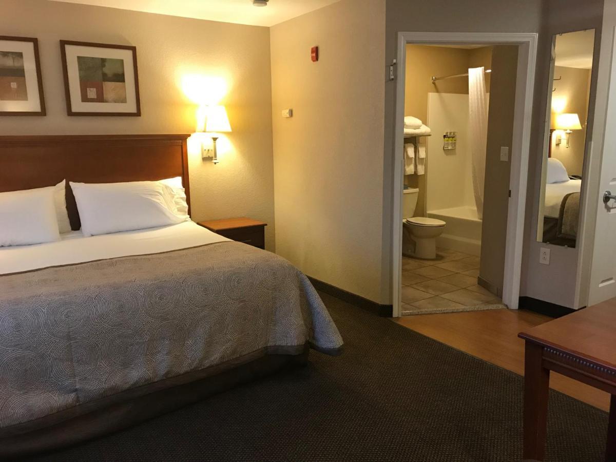 Candlewood Suites Kansas City Airport Exterior foto